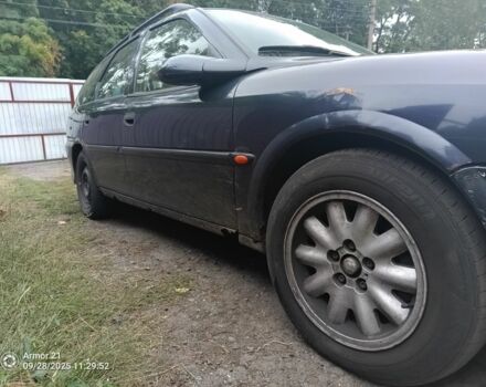 Синий Опель Вектра, объемом двигателя 2 л и пробегом 245 тыс. км за 1500 $, фото 3 на Automoto.ua