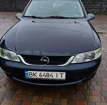 Синий Опель Вектра, объемом двигателя 1.6 л и пробегом 150 тыс. км за 1600 $, фото 5 на Automoto.ua