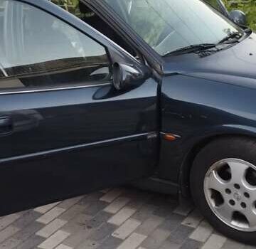 Синій Опель Вектра, об'ємом двигуна 2 л та пробігом 361 тис. км за 3000 $, фото 3 на Automoto.ua