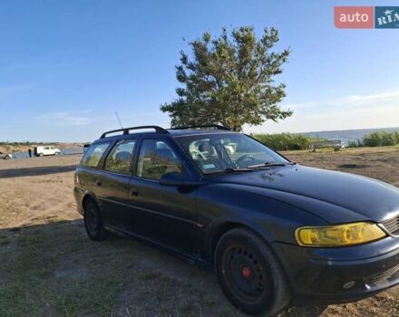 Синий Опель Вектра, объемом двигателя 2 л и пробегом 332 тыс. км за 2500 $, фото 1 на Automoto.ua