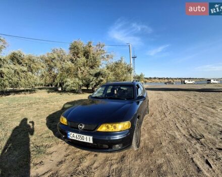 Синий Опель Вектра, объемом двигателя 2 л и пробегом 332 тыс. км за 2500 $, фото 2 на Automoto.ua