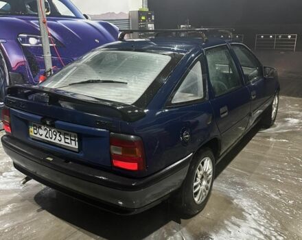 Синій Опель Вектра, об'ємом двигуна 1.6 л та пробігом 222 тис. км за 900 $, фото 2 на Automoto.ua