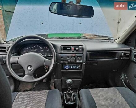 Синій Опель Вектра, об'ємом двигуна 1.8 л та пробігом 374 тис. км за 1500 $, фото 5 на Automoto.ua