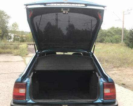 Синій Опель Вектра, об'ємом двигуна 2 л та пробігом 329 тис. км за 2350 $, фото 26 на Automoto.ua