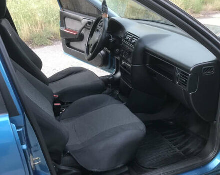 Синій Опель Вектра, об'ємом двигуна 2 л та пробігом 329 тис. км за 2350 $, фото 11 на Automoto.ua