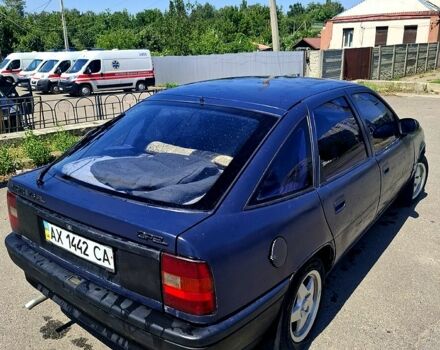 Синий Опель Вектра, объемом двигателя 1.8 л и пробегом 253 тыс. км за 800 $, фото 4 на Automoto.ua