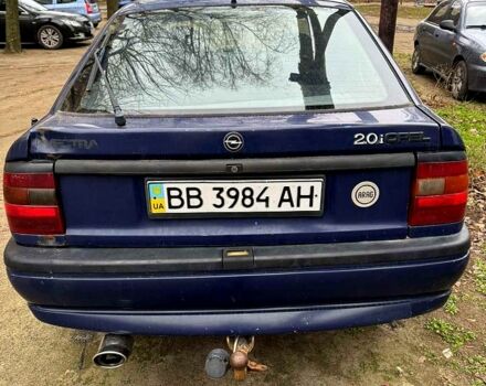 Синій Опель Вектра, об'ємом двигуна 1.8 л та пробігом 350 тис. км за 1300 $, фото 4 на Automoto.ua
