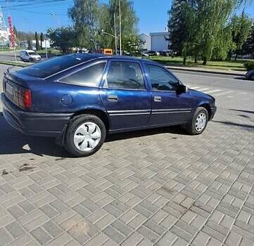 Синий Опель Вектра, объемом двигателя 2 л и пробегом 357 тыс. км за 1200 $, фото 2 на Automoto.ua