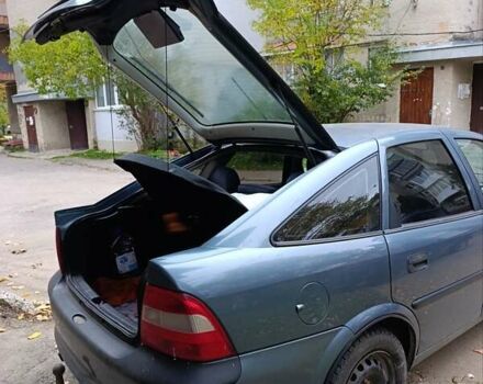 Синий Опель Вектра, объемом двигателя 1.79 л и пробегом 274 тыс. км за 1600 $, фото 10 на Automoto.ua