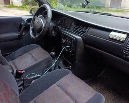 Синий Опель Вектра, объемом двигателя 1.79 л и пробегом 274 тыс. км за 1600 $, фото 8 на Automoto.ua