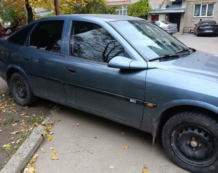 Синий Опель Вектра, объемом двигателя 1.79 л и пробегом 274 тыс. км за 1600 $, фото 6 на Automoto.ua