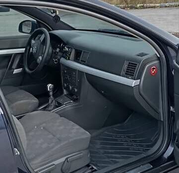 Синий Опель Вектра, объемом двигателя 1.8 л и пробегом 205 тыс. км за 3999 $, фото 4 на Automoto.ua