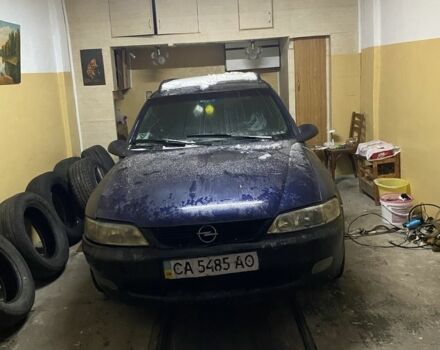 Синій Опель Вектра, об'ємом двигуна 2 л та пробігом 330 тис. км за 1300 $, фото 1 на Automoto.ua