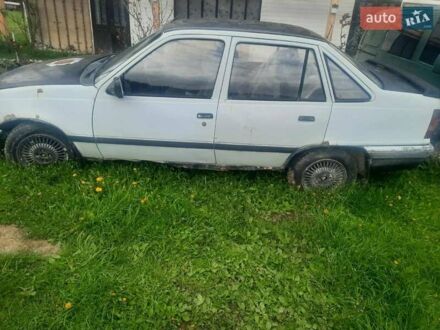 Опель Вектра 1988 в Верховине на Automoto.ua Синий Опель Вектра, объемом двигателя 1.8 л и пробегом 120 тыс. км за 550 $, фото 1 на Automoto.ua