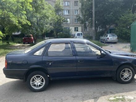 Опель Вектра 1988 в Черкассах на Automoto.ua Синий Опель Вектра, объемом двигателя 1.6 л и пробегом 310 тыс. км за 590 $, фото 1 на Automoto.ua