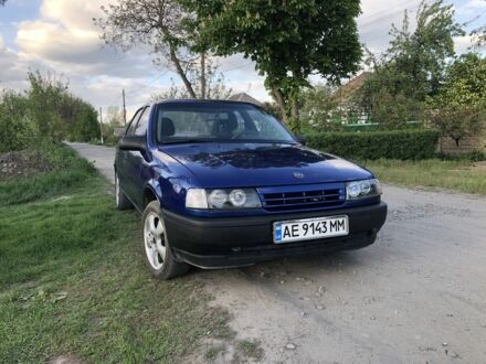Опель Вектра 1989 в Новомосковске на Automoto.ua Синий Опель Вектра, объемом двигателя 1.8 л и пробегом 365 тыс. км за 2300 $, фото 1 на Automoto.ua