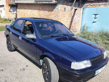 Опель Вектра 1989 в Александрие на Automoto.ua Синий Опель Вектра, объемом двигателя 2 л и пробегом 350 тыс. км за 1400 $, фото 1 на Automoto.ua