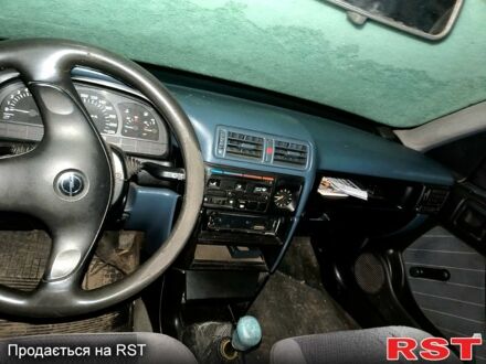 Синий Опель Вектра, объемом двигателя 2 л и пробегом 300 тыс. км за 400 $, фото 1 на Automoto.ua