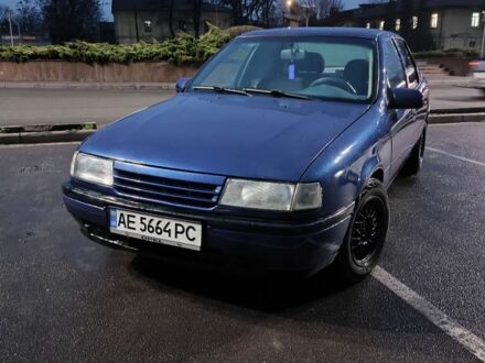 Синий Опель Вектра, объемом двигателя 2 л и пробегом 250 тыс. км за 2000 $, фото 1 на Automoto.ua