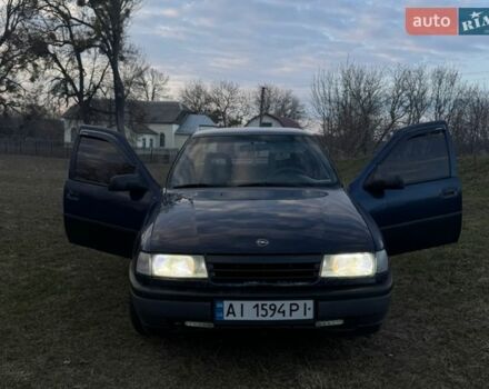 Синий Опель Вектра, объемом двигателя 1.6 л и пробегом 400 тыс. км за 1350 $, фото 1 на Automoto.ua