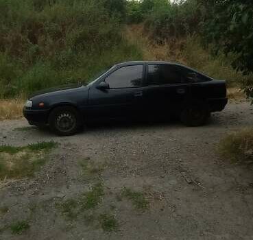 Синій Опель Вектра, об'ємом двигуна 1.77 л та пробігом 470 тис. км за 2000 $, фото 1 на Automoto.ua