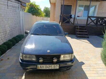 Опель Вектра 1990 в Славянске на Automoto.ua Синий Опель Вектра, объемом двигателя 1.6 л и пробегом 300 тыс. км за 1900 $, фото 1 на Automoto.ua