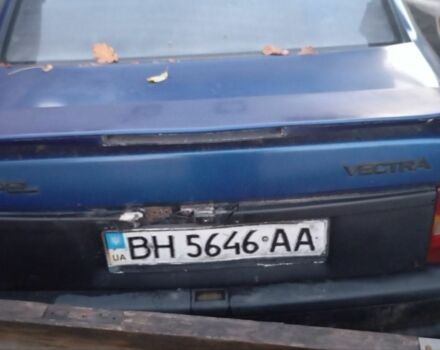 Синий Опель Вектра, объемом двигателя 1 л и пробегом 300 тыс. км за 357 $, фото 1 на Automoto.ua