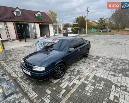 Синий Опель Вектра, объемом двигателя 1.8 л и пробегом 228 тыс. км за 2000 $, фото 1 на Automoto.ua