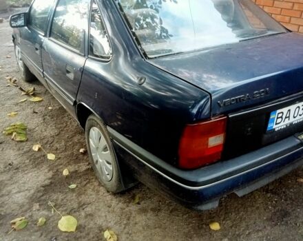 Синий Опель Вектра, объемом двигателя 2 л и пробегом 500 тыс. км за 700 $, фото 1 на Automoto.ua