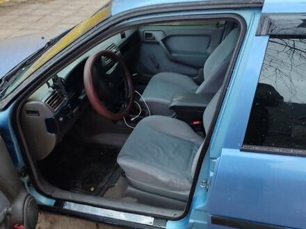 Синий Опель Вектра, объемом двигателя 1.6 л и пробегом 86 тыс. км за 2100 $, фото 1 на Automoto.ua