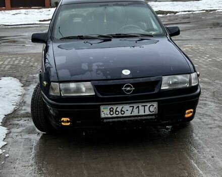 Синий Опель Вектра, объемом двигателя 1.6 л и пробегом 250 тыс. км за 1000 $, фото 1 на Automoto.ua