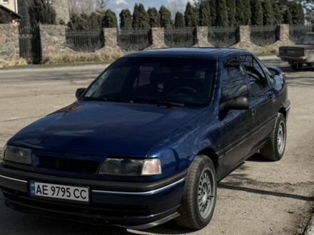 Синий Опель Вектра, объемом двигателя 2.5 л и пробегом 300 тыс. км за 1350 $, фото 1 на Automoto.ua