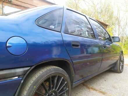 Синий Опель Вектра, объемом двигателя 2 л и пробегом 320 тыс. км за 2100 $, фото 1 на Automoto.ua