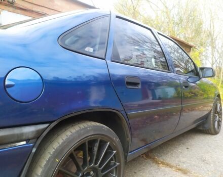 Синій Опель Вектра, об'ємом двигуна 2 л та пробігом 320 тис. км за 2100 $, фото 1 на Automoto.ua