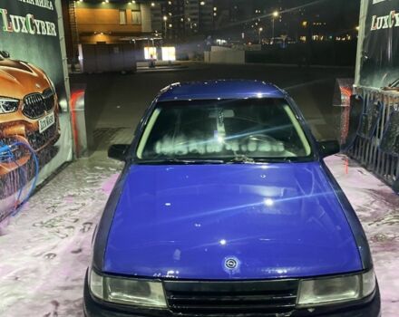 Синий Опель Вектра, объемом двигателя 1.8 л и пробегом 300 тыс. км за 800 $, фото 1 на Automoto.ua