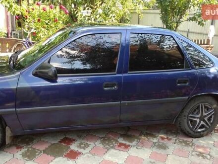 Синій Опель Вектра, об'ємом двигуна 1.8 л та пробігом 237 тис. км за 2000 $, фото 1 на Automoto.ua