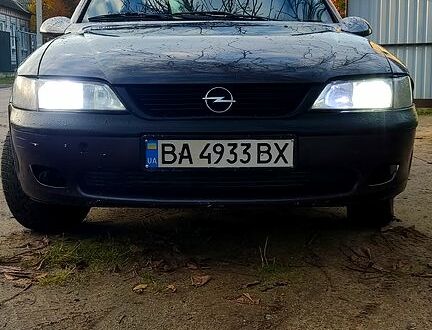 Синій Опель Вектра, об'ємом двигуна 1.6 л та пробігом 350 тис. км за 1500 $, фото 1 на Automoto.ua