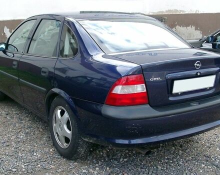 Синий Опель Вектра, объемом двигателя 0 л и пробегом 320 тыс. км за 300 $, фото 1 на Automoto.ua