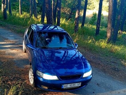Синій Опель Вектра, об'ємом двигуна 1.8 л та пробігом 240 тис. км за 3000 $, фото 1 на Automoto.ua