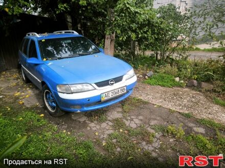 Синий Опель Вектра, объемом двигателя 1.8 л и пробегом 230 тыс. км за 1350 $, фото 1 на Automoto.ua