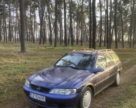 Синий Опель Вектра, объемом двигателя 1.8 л и пробегом 300 тыс. км за 1100 $, фото 1 на Automoto.ua