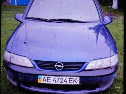 Синий Опель Вектра, объемом двигателя 1.8 л и пробегом 270 тыс. км за 2000 $, фото 1 на Automoto.ua