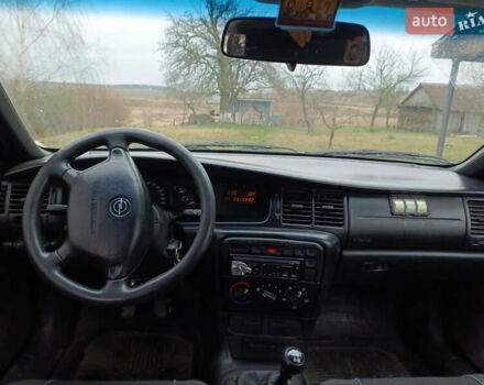 Синий Опель Вектра, объемом двигателя 1.8 л и пробегом 400 тыс. км за 1250 $, фото 1 на Automoto.ua