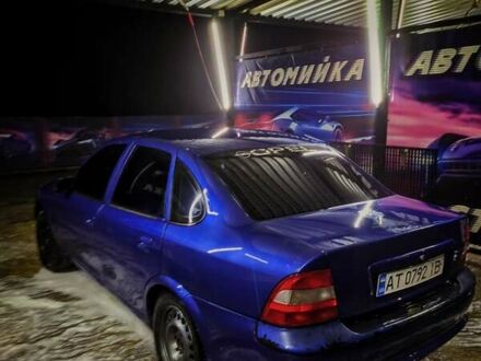 Синий Опель Вектра, объемом двигателя 1.6 л и пробегом 370 тыс. км за 1950 $, фото 1 на Automoto.ua