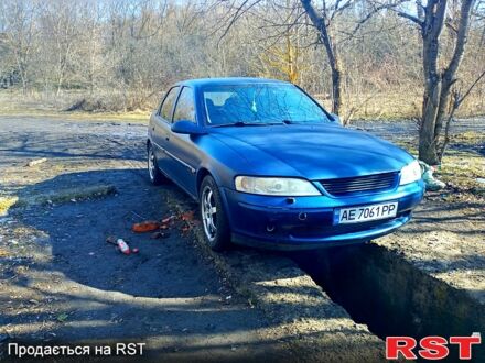 Синій Опель Вектра, об'ємом двигуна 2 л та пробігом 320 тис. км за 2000 $, фото 1 на Automoto.ua