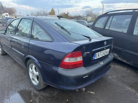 Синий Опель Вектра, объемом двигателя 2 л и пробегом 222 тыс. км за 700 $, фото 1 на Automoto.ua