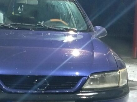 Синий Опель Вектра, объемом двигателя 1.8 л и пробегом 290 тыс. км за 1155 $, фото 1 на Automoto.ua