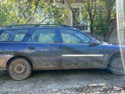 Синий Опель Вектра, объемом двигателя 2 л и пробегом 300 тыс. км за 685 $, фото 1 на Automoto.ua