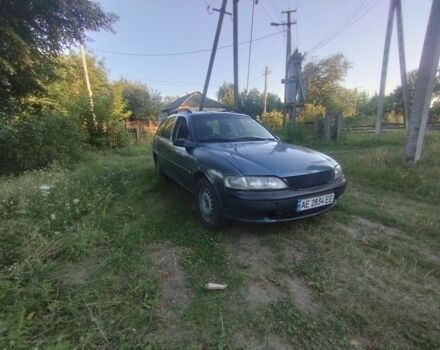 Синий Опель Вектра, объемом двигателя 1.6 л и пробегом 300 тыс. км за 1251 $, фото 1 на Automoto.ua