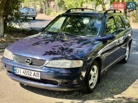 Синий Опель Вектра, объемом двигателя 2 л и пробегом 185 тыс. км за 2100 $, фото 1 на Automoto.ua